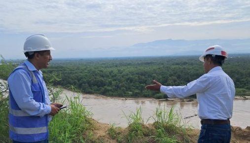 Enosa y Osinergmin realizan inspección técnica en Locuto ante erosión del río Piura.