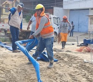Colapso de desagües en El Chilcal: EPS Grau atribuye causa a obra vial y exige plan de contingencia.