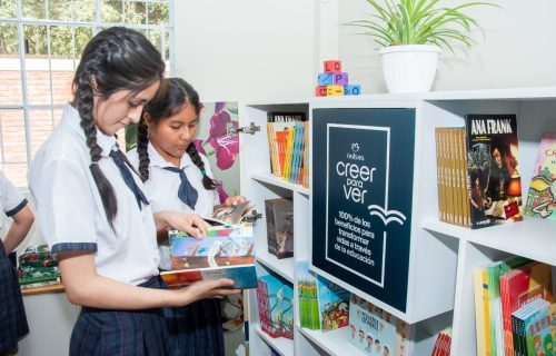 Natura inaugura biblioteca escolar en Piura para fortalecer la educación de más de 230 niños y jóvenes.